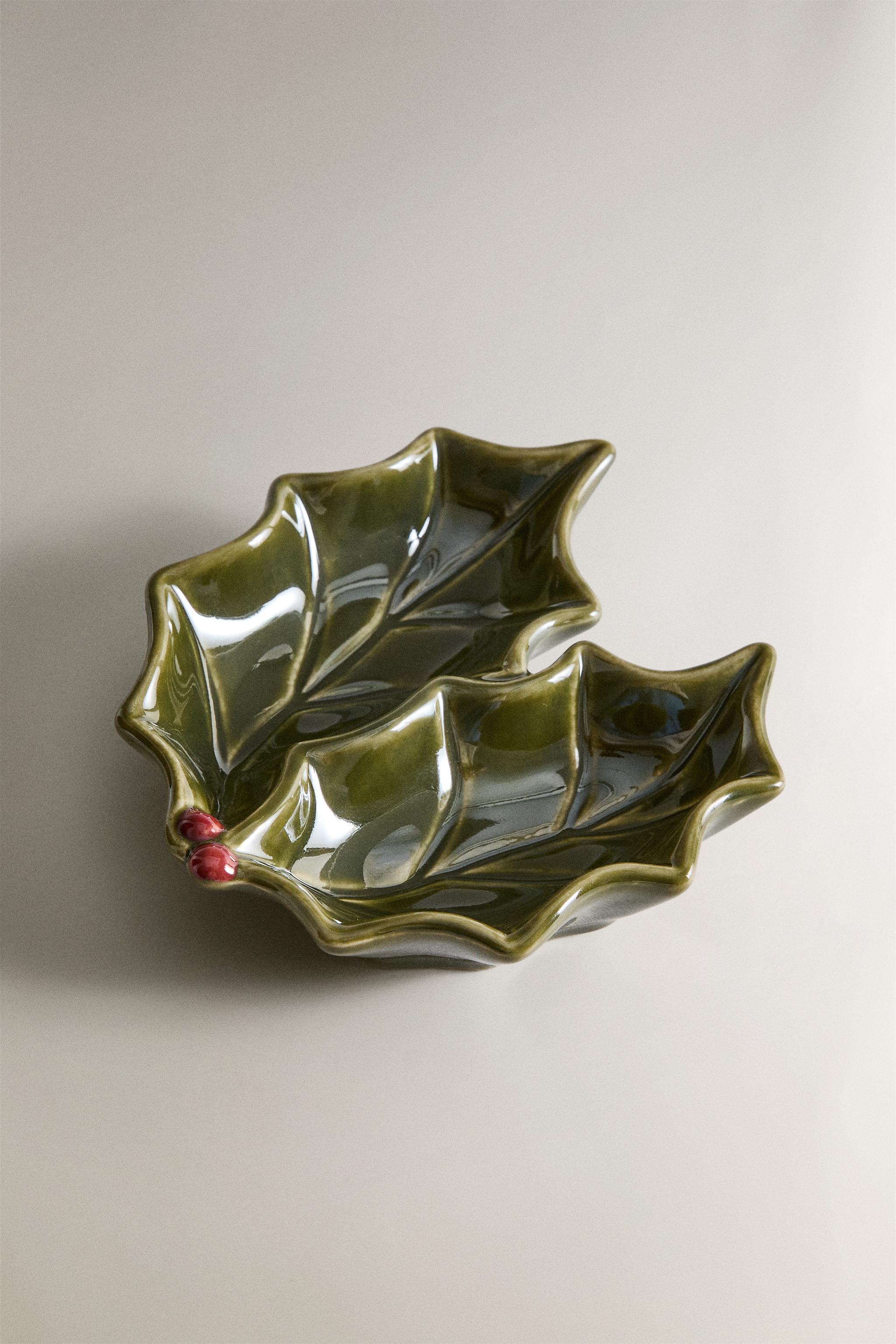 CHRISTMAS HOLLY PORCELAIN BOWL
